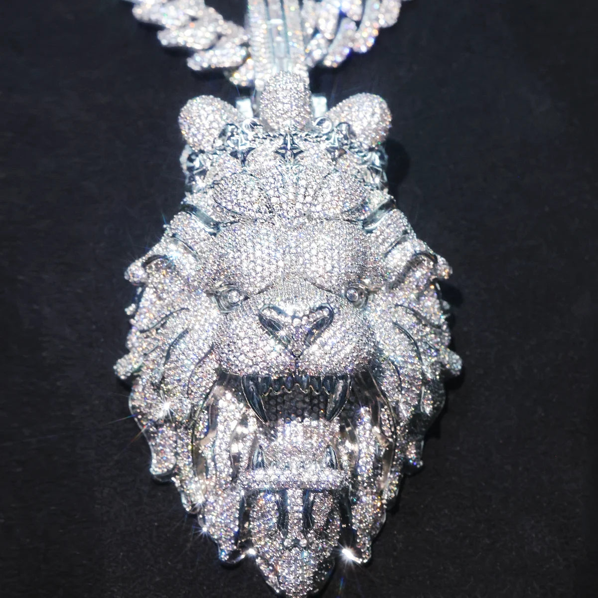 Iced Out Lion Head With Crown Pendant Micro Pave Cubic Zirconia 18K Gold Plated Hip Hop Jewelry Bling 3D Roaring Lion Medallion Mens Street Rap Cuban Chain Necklace Accessories Full Diamond Luxury Charm Fine Jewelry Gifts for