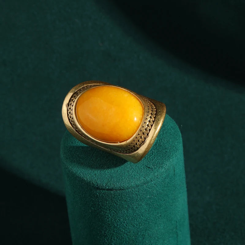 Vintage Luxury Smooth Egg Shape Natural Stone Yellow Rings For Women Copper Material Micro Inlaid French Retro Jewelry Wedding Accessories 2026