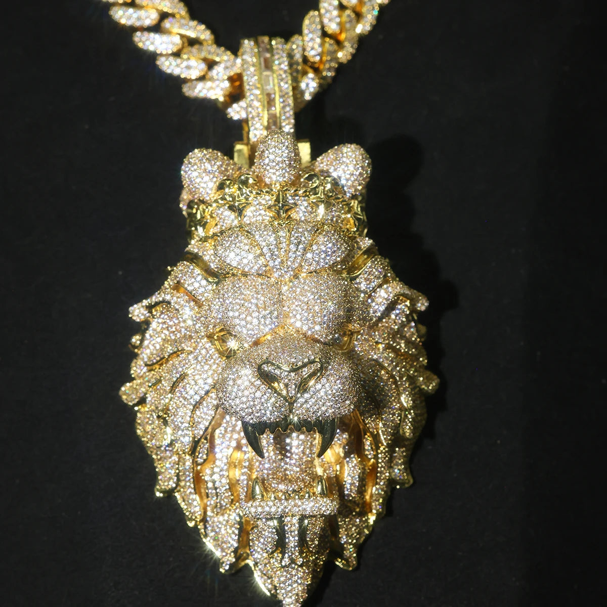 Iced Out Lion Head With Crown Pendant Micro Pave Cubic Zirconia 18K Gold Plated Hip Hop Jewelry Bling 3D Roaring Lion Medallion Mens Street Rap Cuban Chain Necklace Accessories Full Diamond Luxury Charm Fine Jewelry Gifts for