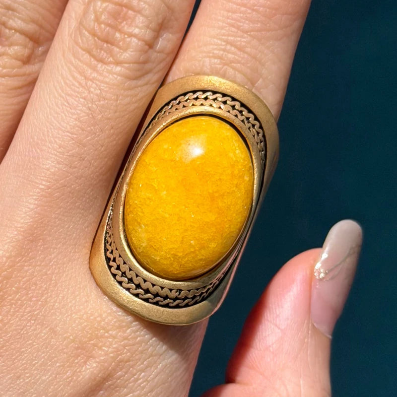 Vintage Luxury Smooth Egg Shape Natural Stone Yellow Rings For Women Copper Material Micro Inlaid French Retro Jewelry Wedding Accessories 2026