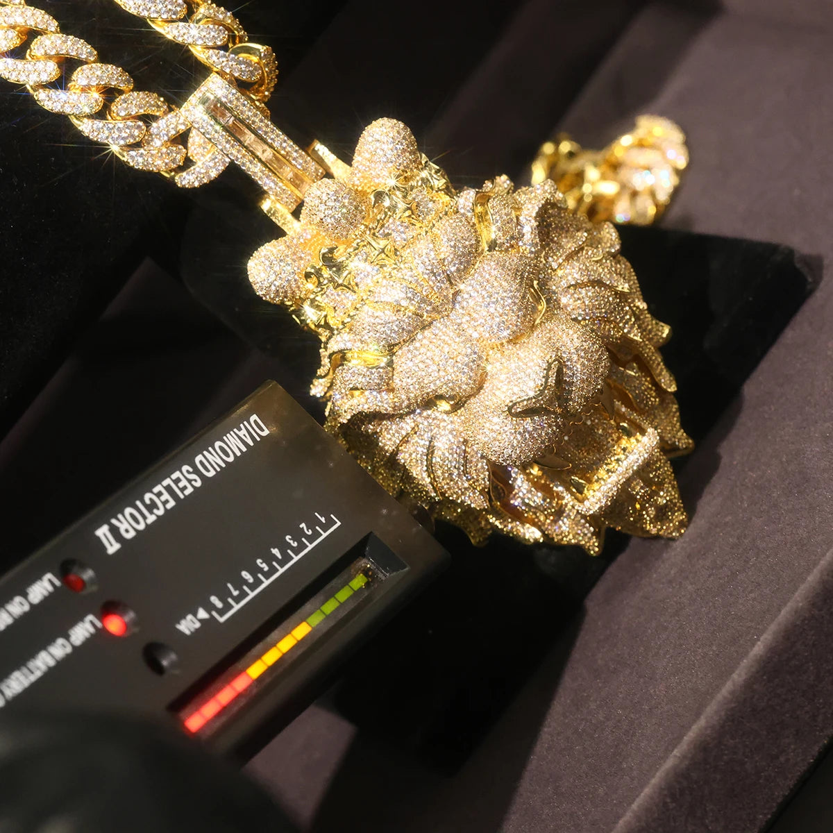 Iced Out Lion Head With Crown Pendant Micro Pave Cubic Zirconia 18K Gold Plated Hip Hop Jewelry Bling 3D Roaring Lion Medallion Mens Street Rap Cuban Chain Necklace Accessories Full Diamond Luxury Charm Fine Jewelry Gifts for