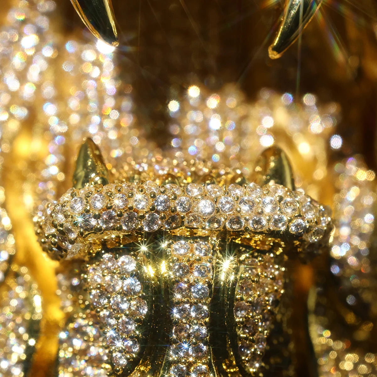 Iced Out Lion Head With Crown Pendant Micro Pave Cubic Zirconia 18K Gold Plated Hip Hop Jewelry Bling 3D Roaring Lion Medallion Mens Street Rap Cuban Chain Necklace Accessories Full Diamond Luxury Charm Fine Jewelry Gifts for