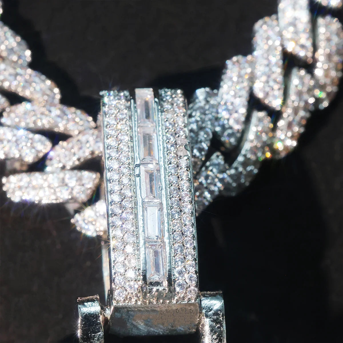 Iced Out Lion Head With Crown Pendant Micro Pave Cubic Zirconia 18K Gold Plated Hip Hop Jewelry Bling 3D Roaring Lion Medallion Mens Street Rap Cuban Chain Necklace Accessories Full Diamond Luxury Charm Fine Jewelry Gifts for