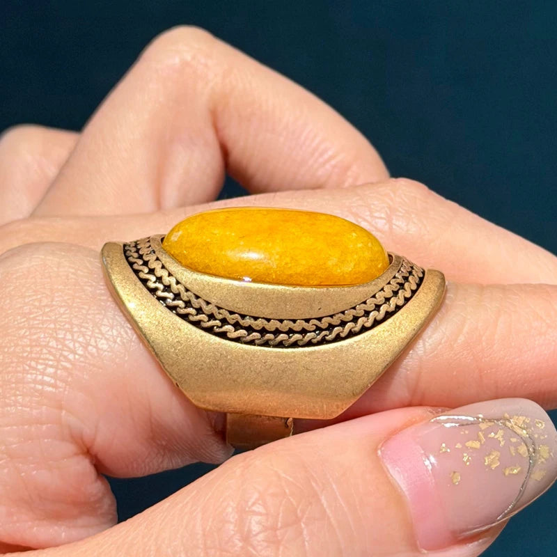 Vintage Luxury Smooth Egg Shape Natural Stone Yellow Rings For Women Copper Material Micro Inlaid French Retro Jewelry Wedding Accessories 2026