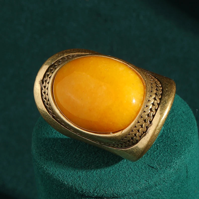 Vintage Luxury Smooth Egg Shape Natural Stone Yellow Rings For Women Copper Material Micro Inlaid French Retro Jewelry Wedding Accessories 2026