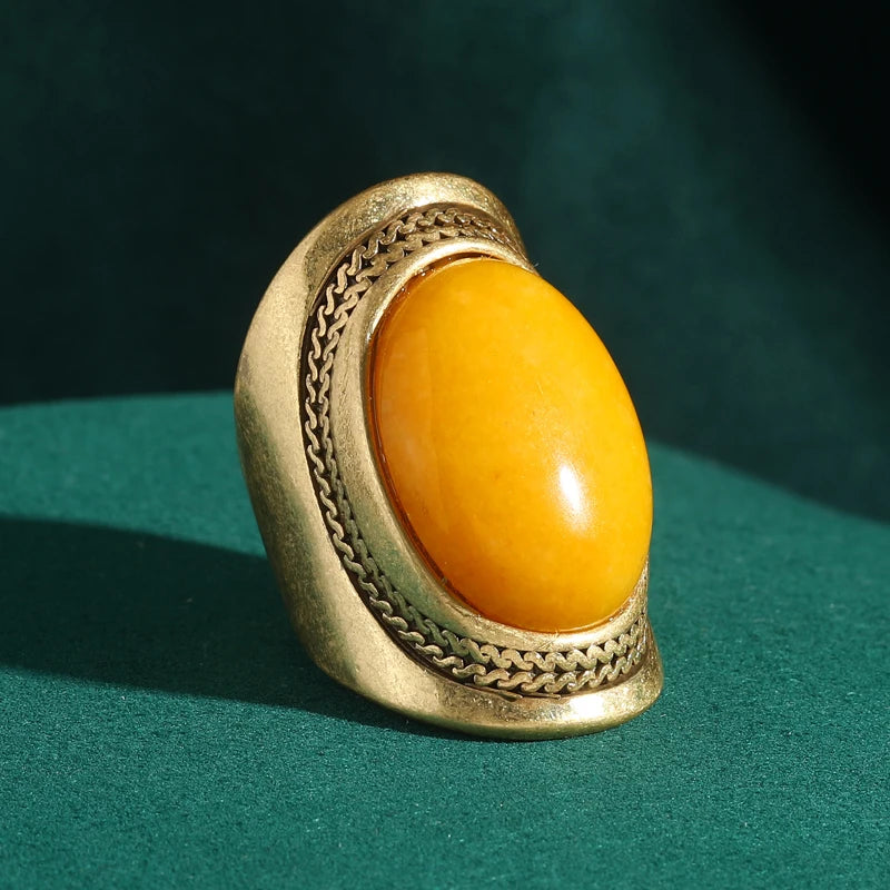 Vintage Luxury Smooth Egg Shape Natural Stone Yellow Rings For Women Copper Material Micro Inlaid French Retro Jewelry Wedding Accessories 2026