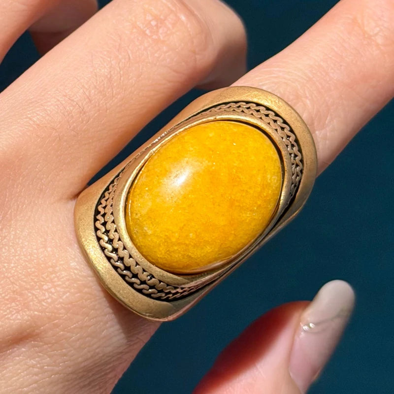Vintage Luxury Smooth Egg Shape Natural Stone Yellow Rings For Women Copper Material Micro Inlaid French Retro Jewelry Wedding Accessories 2026